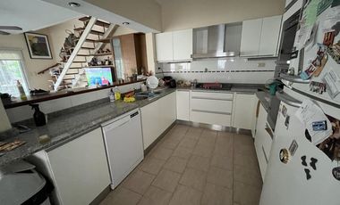 Casa impecable refaccionada   o terreno apto edificio