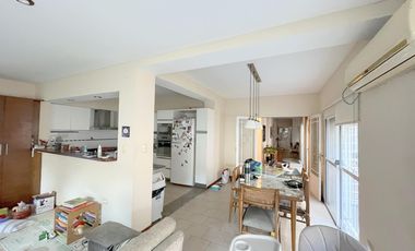 Casa impecable refaccionada   o terreno apto edificio