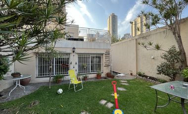 Casa impecable refaccionada   o terreno apto edificio