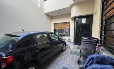 Casa impecable refaccionada   o terreno apto edificio