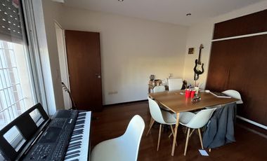 Casa impecable refaccionada   o terreno apto edificio