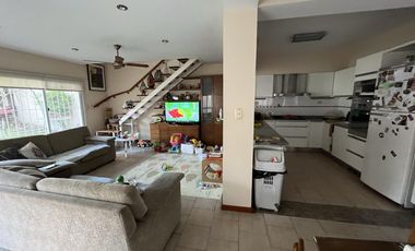 Casa impecable refaccionada   o terreno apto edificio