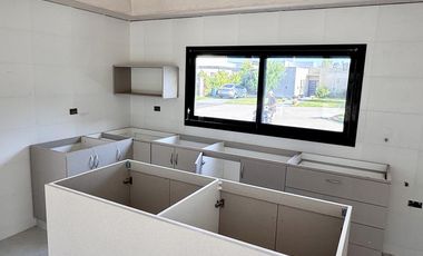 Casa en  venta barrio Lagos de Canning