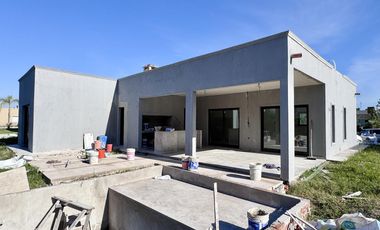 Casa en  venta barrio Lagos de Canning