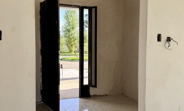 Casa en  venta barrio Lagos de Canning