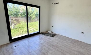 Casa en  venta barrio Lagos de Canning