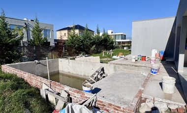 Casa en  venta barrio Lagos de Canning