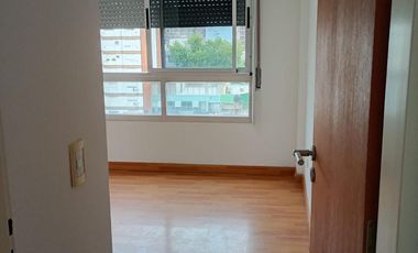 Venta departamento 2 ambientes con cochera en Morón.