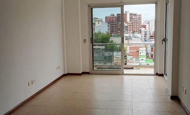 Venta departamento 2 ambientes con cochera en Morón.