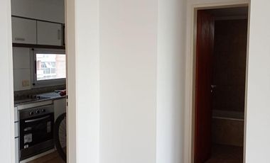 Venta departamento 2 ambientes con cochera en Morón.