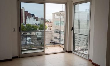 Venta departamento 2 ambientes con cochera en Morón.