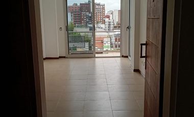 Venta departamento 2 ambientes con cochera en Morón.