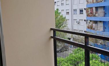 Venta departamento de 3 ambientes con balcón al frente en La Boca APTO CREDITO
