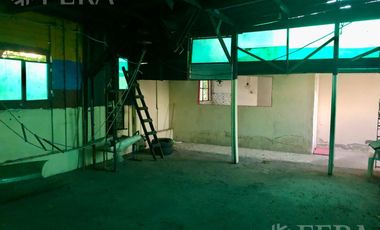 Venta de casa para dos familias con cochera en Monte Grande