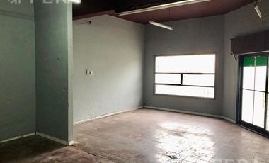 Venta de casa para dos familias con cochera en Monte Grande