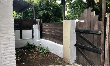 Venta de casa para dos familias con cochera en Monte Grande
