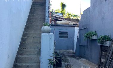 Venta de casa para dos familias con cochera en Monte Grande