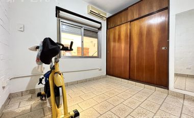 Venta de casa para dos familias con cochera en Wilde