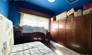 Venta de casa para dos familias con cochera en Wilde