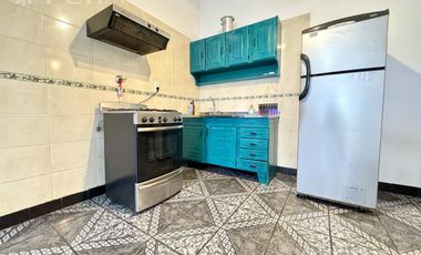 Venta de casa para dos familias con cochera en Wilde