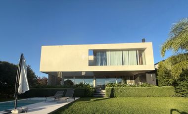 Casa en Alquiler a la laguna en Muelles de Puertos del Lago