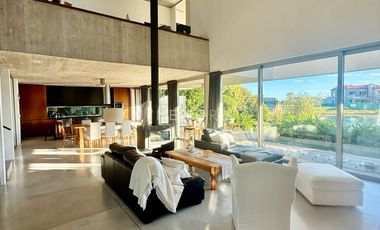 Casa en Alquiler a la laguna en Muelles de Puertos del Lago