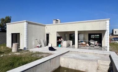 Casa en  venta barrio Lagos de Canning