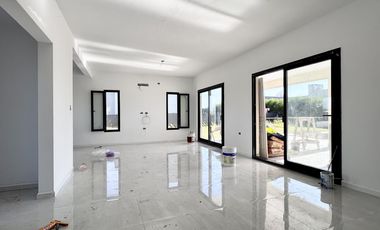 Casa en  venta barrio Lagos de Canning