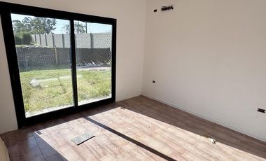 Casa en  venta barrio Lagos de Canning