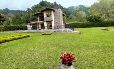 VENTA ELEGANTE CHALET UNIDAD CERRADA SALENTO QUINDIO