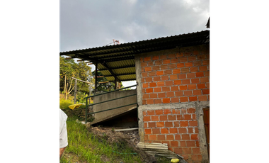 SE VENDE FINCA  ENTRE  LA VIRGINIA  Y SANTUARIO