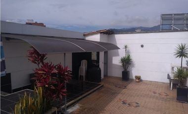 Venta oficina edificio Xcaret en Laureles