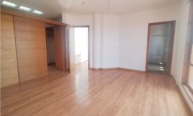 Monteserrín, Departamento en Renta, 250m2, 4 Habitaciones