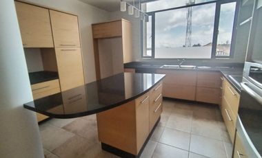 Monteserrín, Departamento en Renta, 250m2, 4 Habitaciones