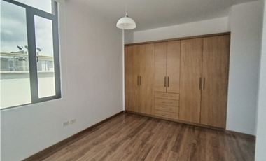 Monteserrín, Departamento en Renta, 250m2, 4 Habitaciones