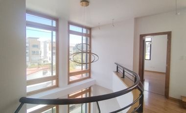 Monteserrín, Departamento en Renta, 250m2, 4 Habitaciones