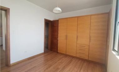 Monteserrín, Departamento en Renta, 250m2, 4 Habitaciones