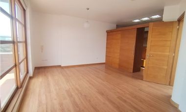 Monteserrín, Departamento en Renta, 250m2, 4 Habitaciones