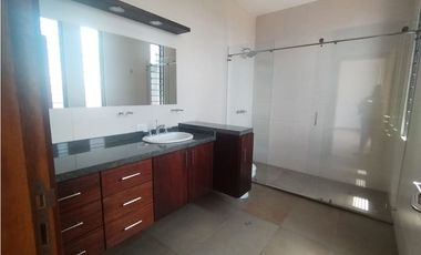 Monteserrín, Departamento en Renta, 250m2, 4 Habitaciones