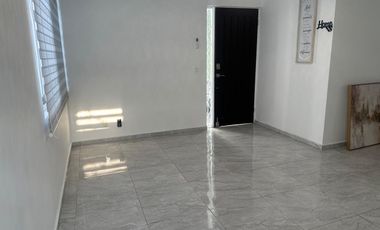 CASA DE UN PISO EN RENTA COL DEL ROBLE SAN NICOLAS