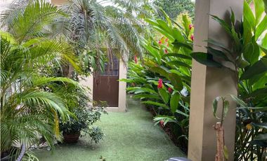 Embassy Garden. Casa remodelada