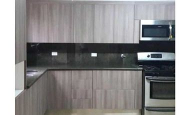 Embassy Garden. Casa remodelada