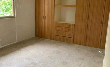 Embassy Garden. Casa remodelada