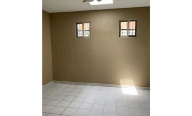 Embassy Garden. Casa remodelada