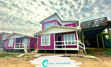 Cabañas con vista al mar, a 2 cuadras de Playa Pozo azul.