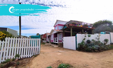Cabañas con vista al mar, a 2 cuadras de Playa Pozo azul.
