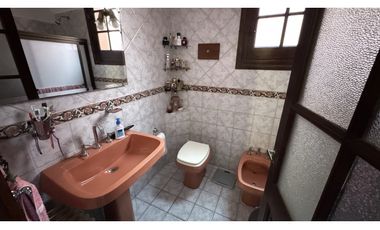 VENTA CASA 3 DORMITORIOS PATIO CON PISCINA Y QUINCHO