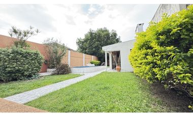 VENTA CASA 3 DORMITORIOS PATIO CON PISCINA Y QUINCHO