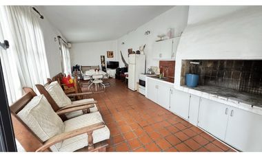 VENTA CASA 3 DORMITORIOS PATIO CON PISCINA Y QUINCHO