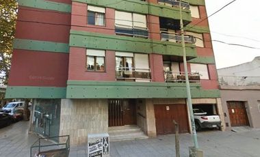 3 ambientes a la calle. Vereda de sol Z/  Moreno y Jujuy